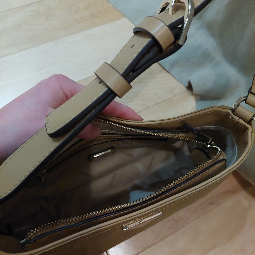 Guess Bag - Picture 4 of 8